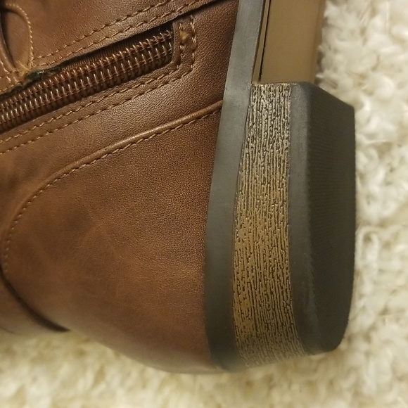 Boots - Picture 7 of 8